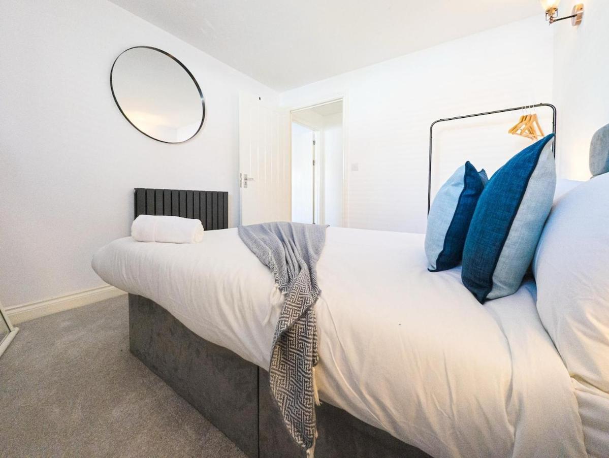 Apartment Modern 2bedrooms With En & Private Parking