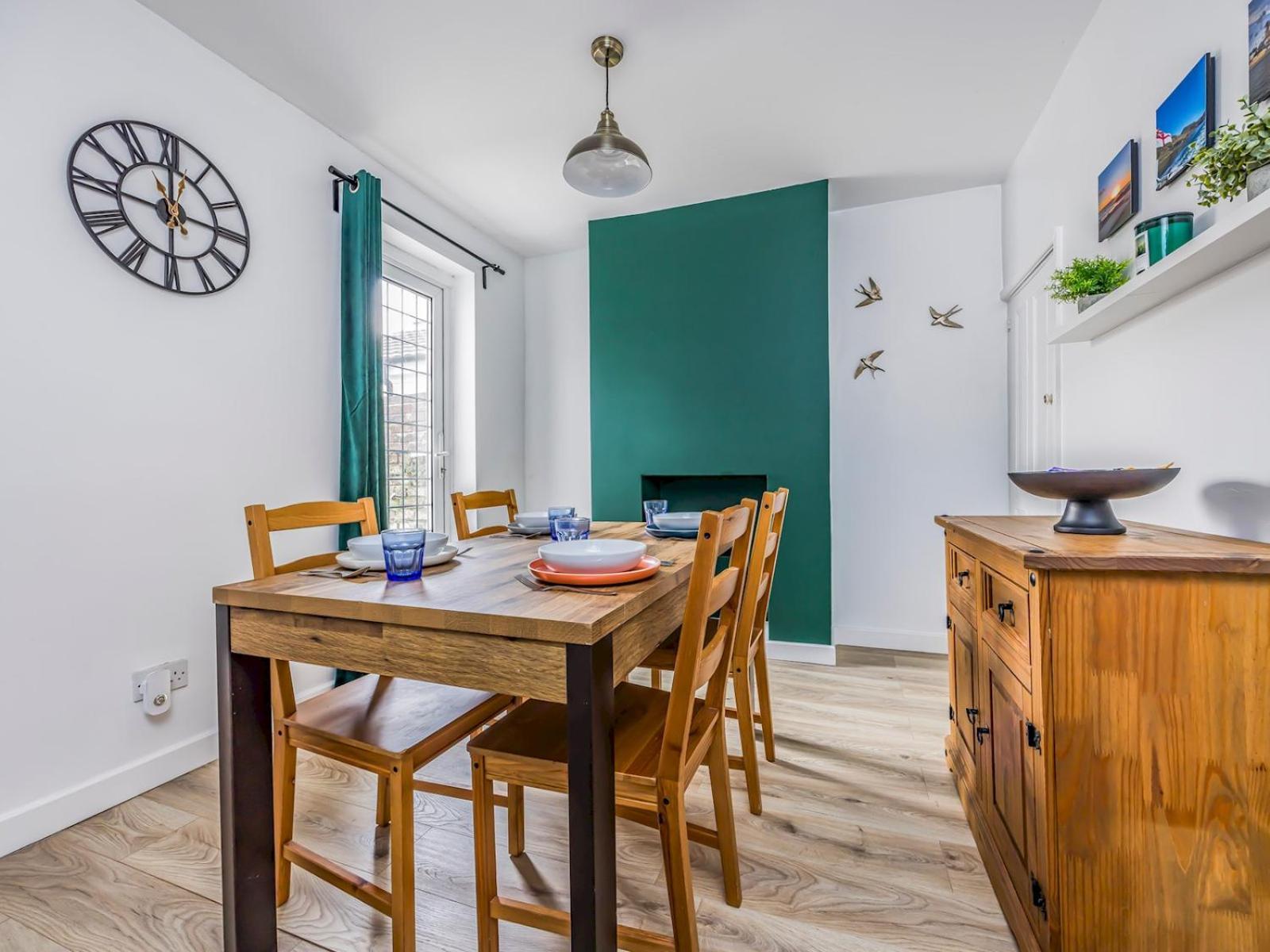 Coastal Southsea House Pass The Keys Holiday home