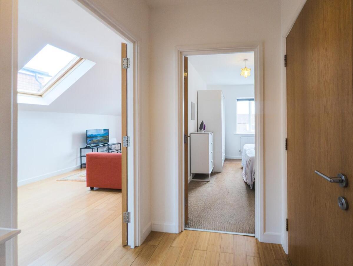 1 Bedroom Apartment *
