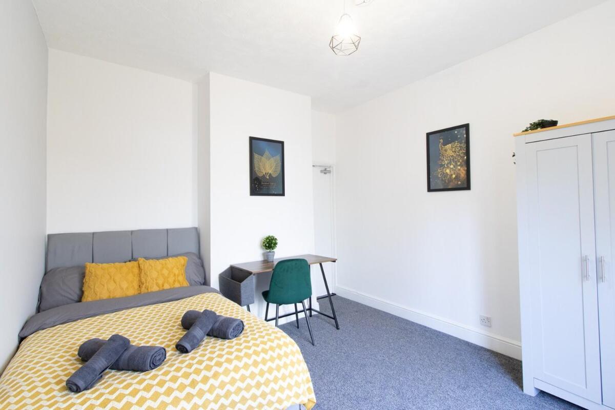 Open Mind Property- Luxury 5 Bedroom & Free Parking * Portsmouth