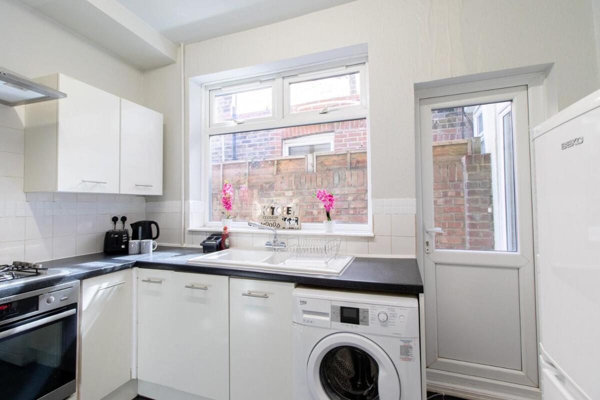 Open Mind Property- Luxury 5 Bedroom & Free Parking Apartment *