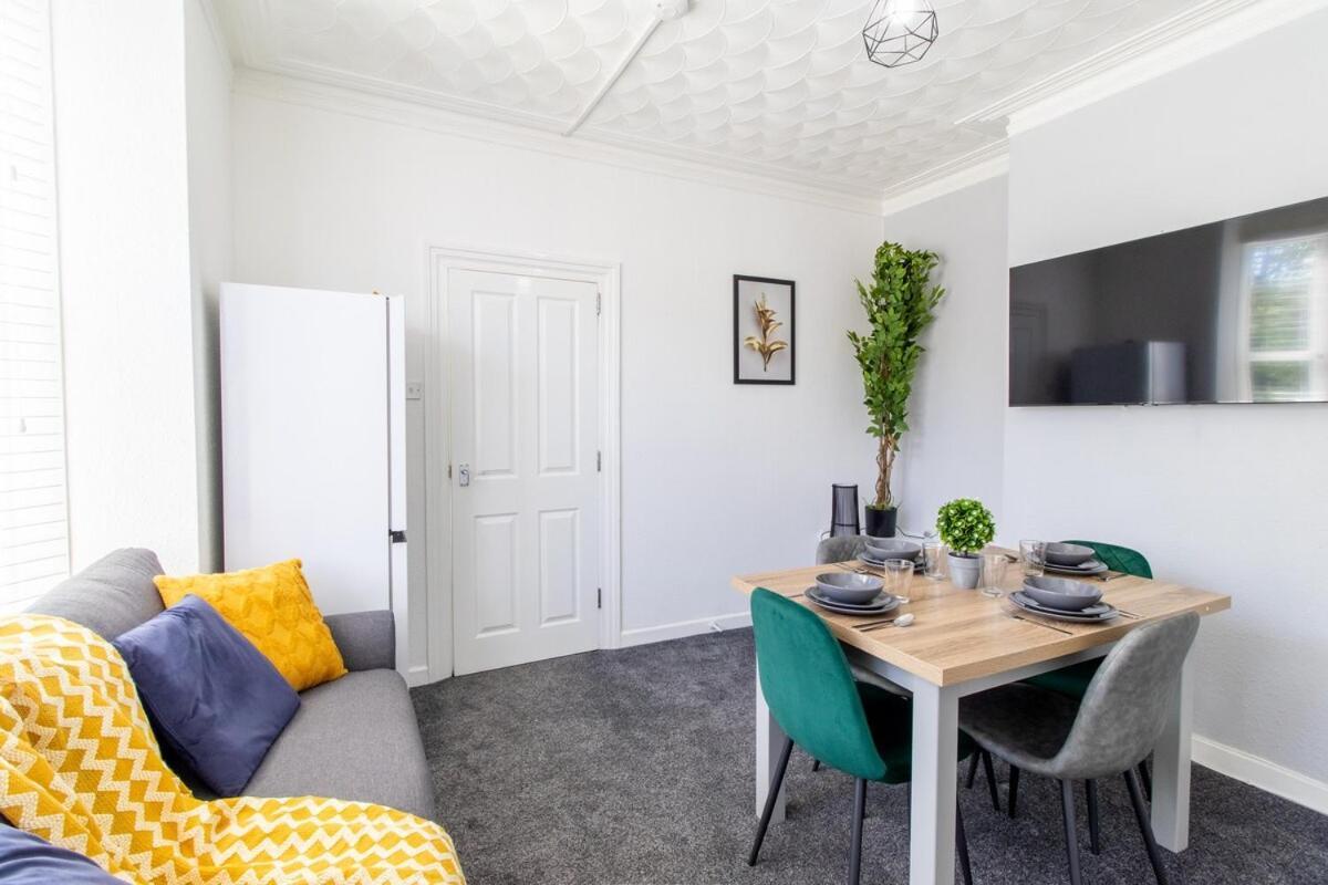Open Mind Property- Luxury 5 Bedroom & Free Parking Portsmouth