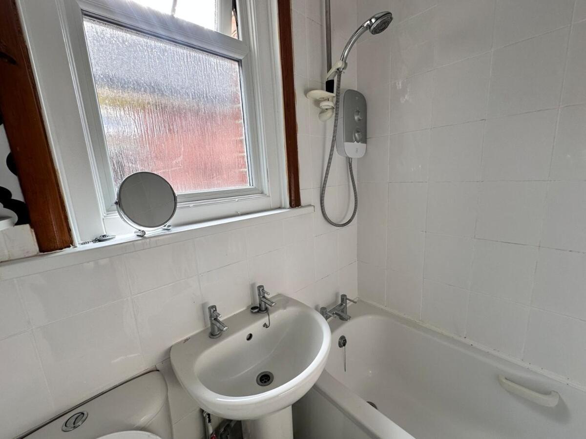 A Tranquil Must-stay Near Fratton Train Station, With Pool Table And Private Garden Holiday home Portsmouth