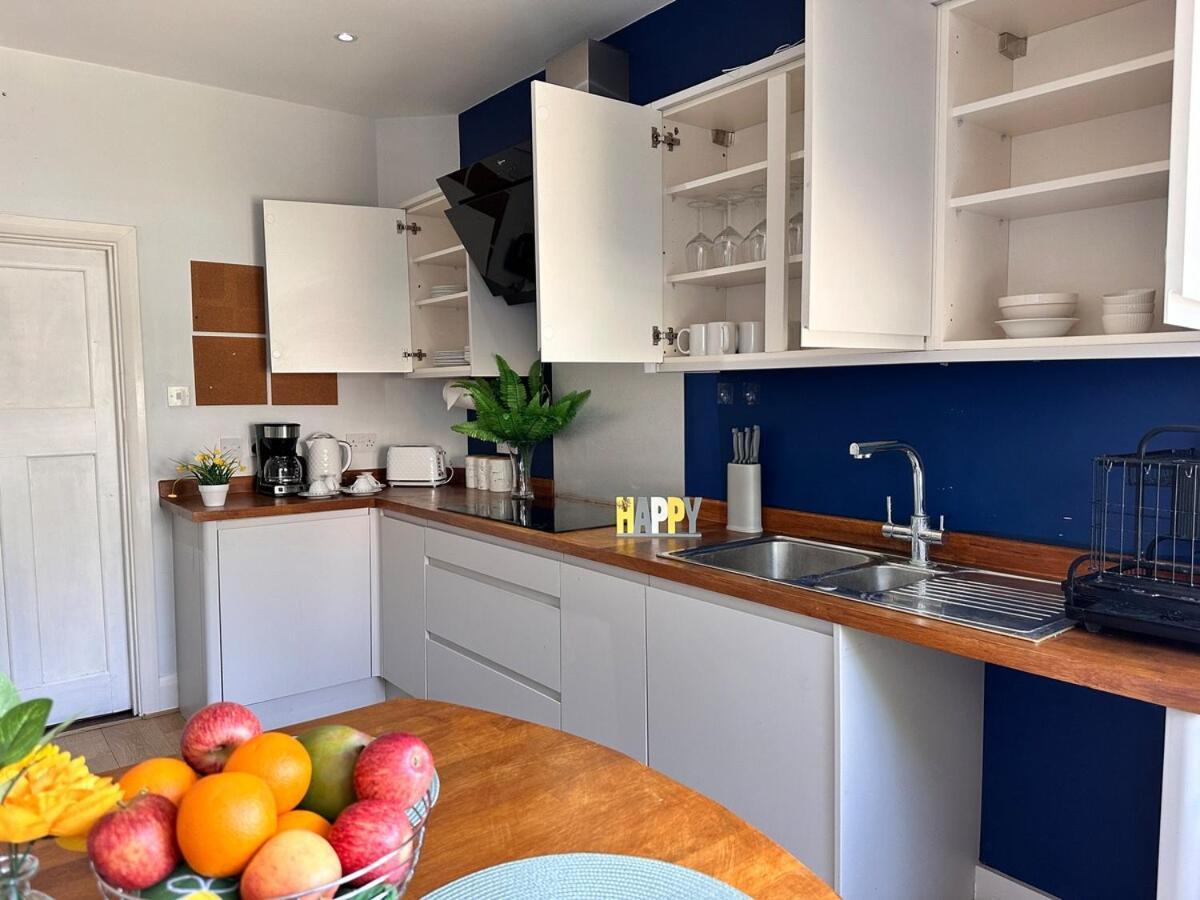 A Tranquil Must-stay Near Fratton Train Station, With Pool Table And Private Garden *