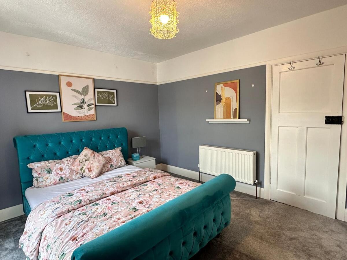 A Tranquil Must-stay Near Fratton Train Station, With Pool Table And Private Garden Holiday home