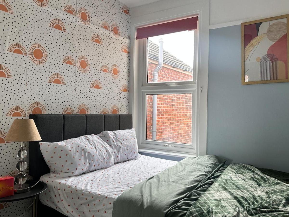 A Tranquil Must-stay Near Fratton Train Station, With Pool Table And Private Garden Holiday home Portsmouth