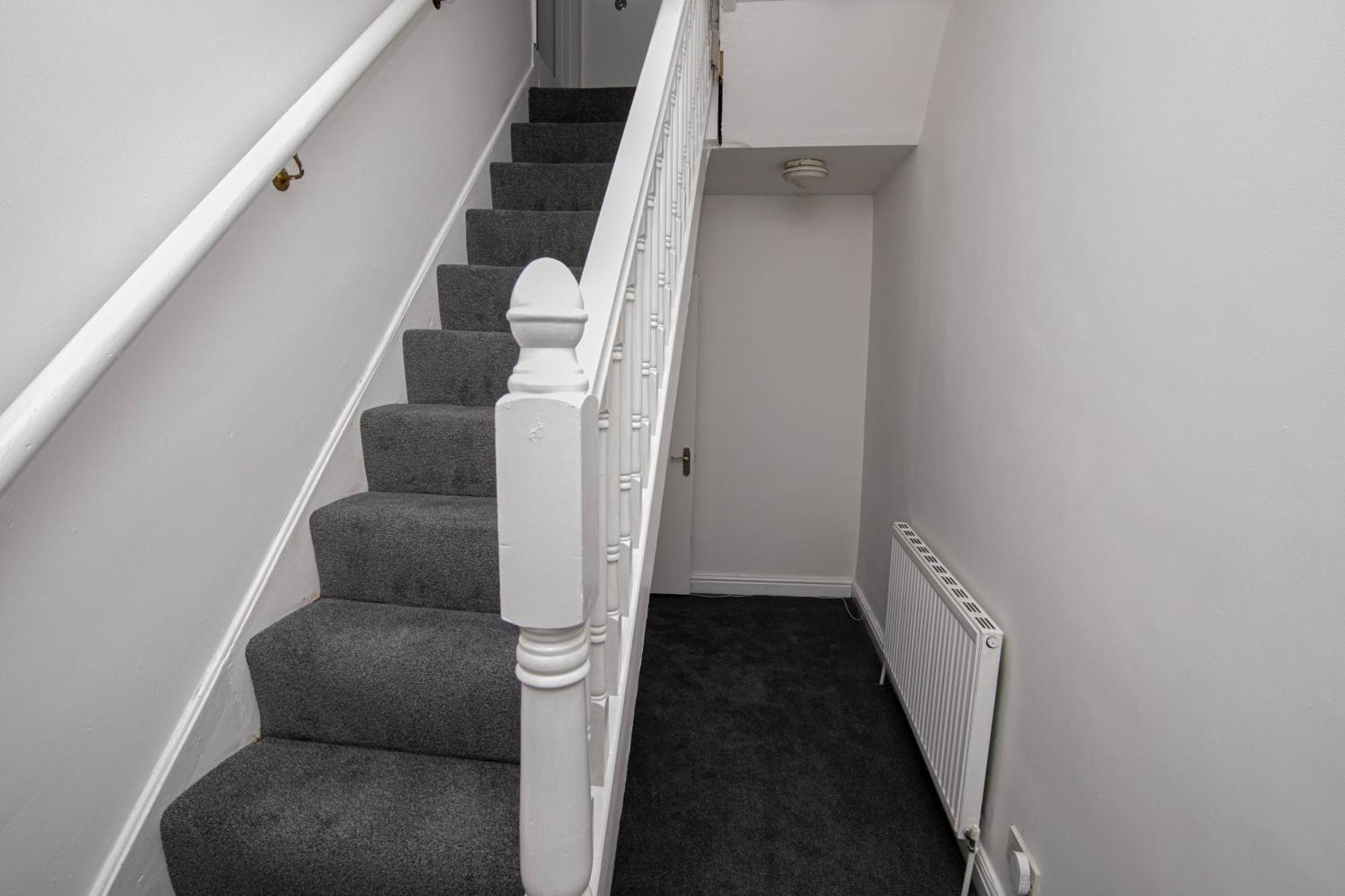3 Bed Stylish & Spacious Home, Sleep Up To 7ppl Holiday home *