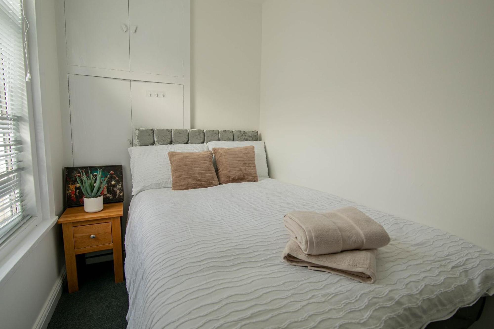 Holiday home 3 Bed Stylish & Spacious Home, Sleep Up To 7ppl *