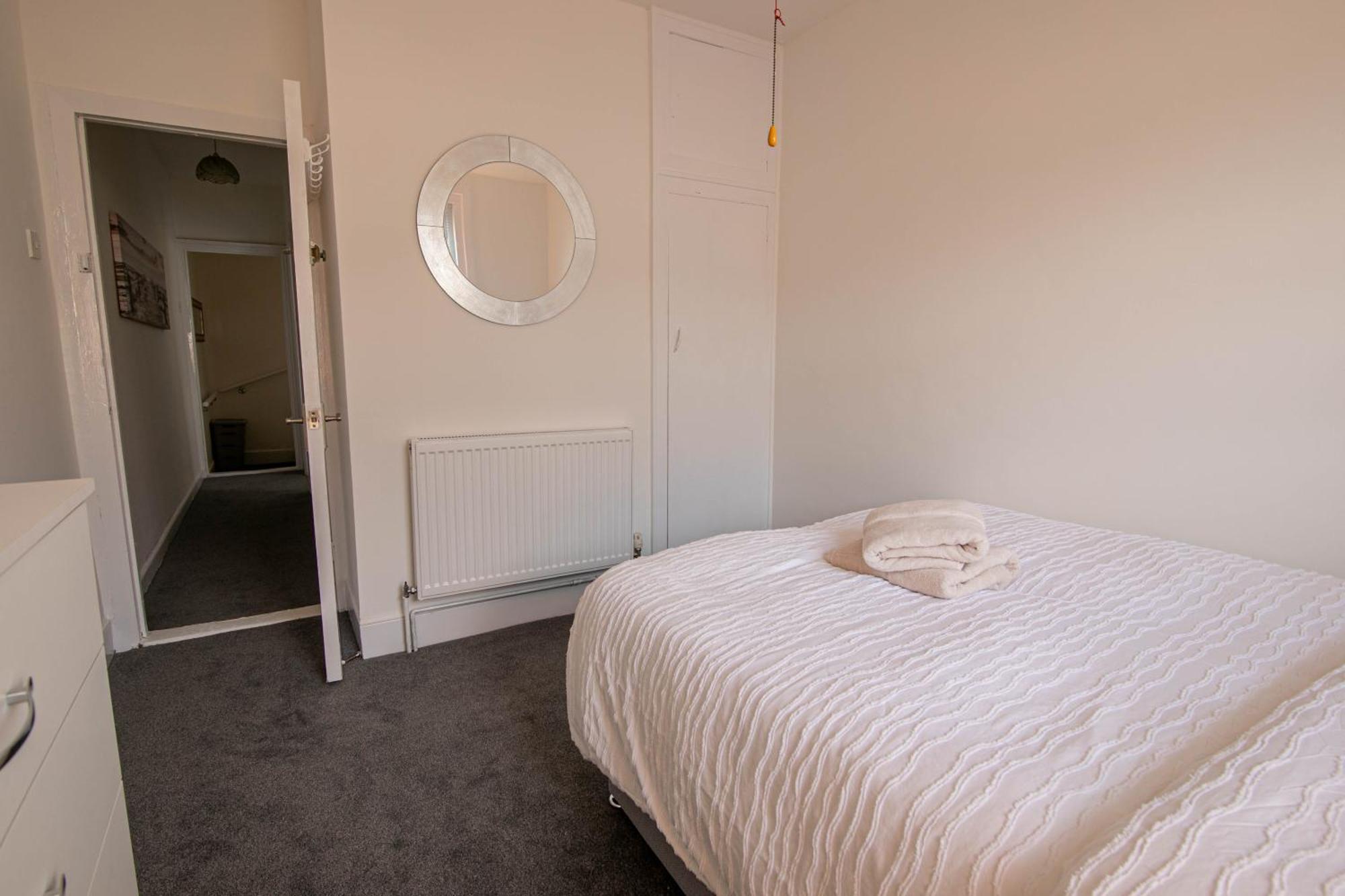 3 Bed Stylish & Spacious Home, Sleep Up To 7ppl