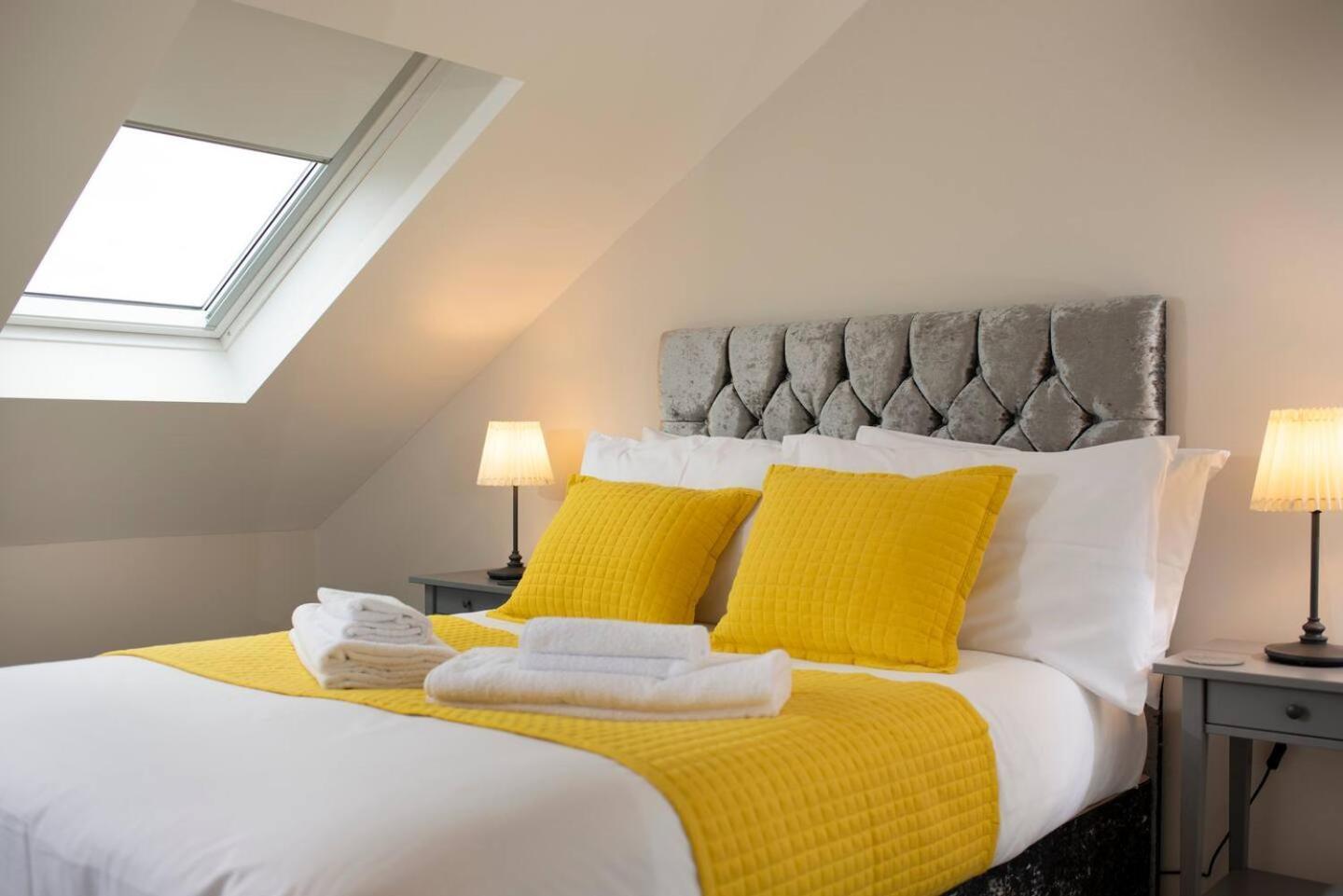 Harold House - Modern Open Plan 4 Bedroom, 3 Bathroom House In Southsea, Holiday home *
