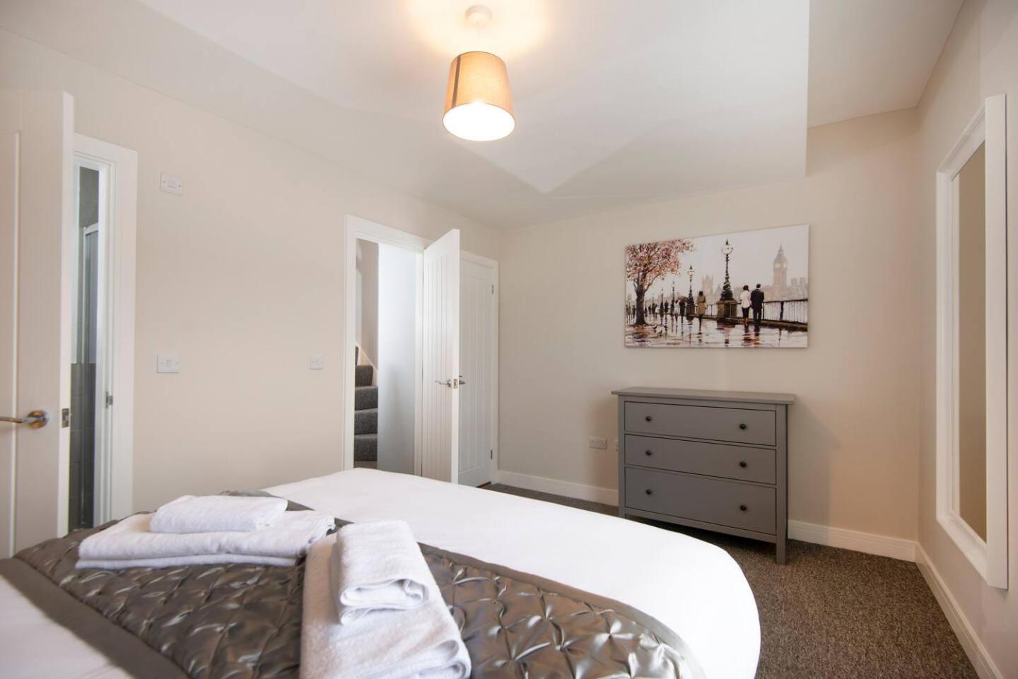 Harold House - Modern Open Plan 4 Bedroom, 3 Bathroom House In Southsea, *