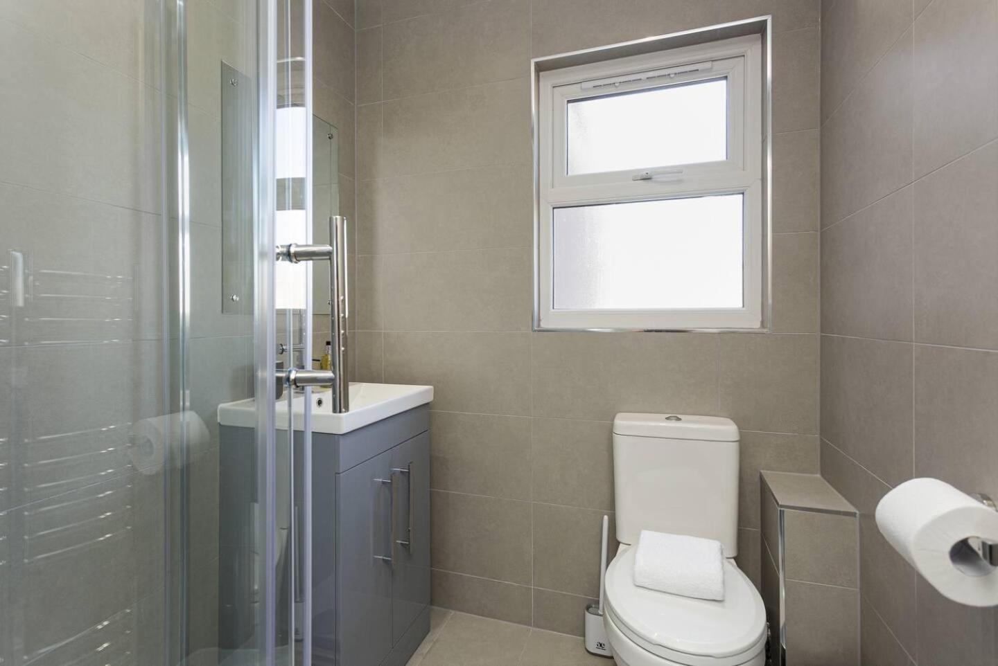 Beatrice Manor - Luxury 4 Bedroom House In Southsea, Portsmouth