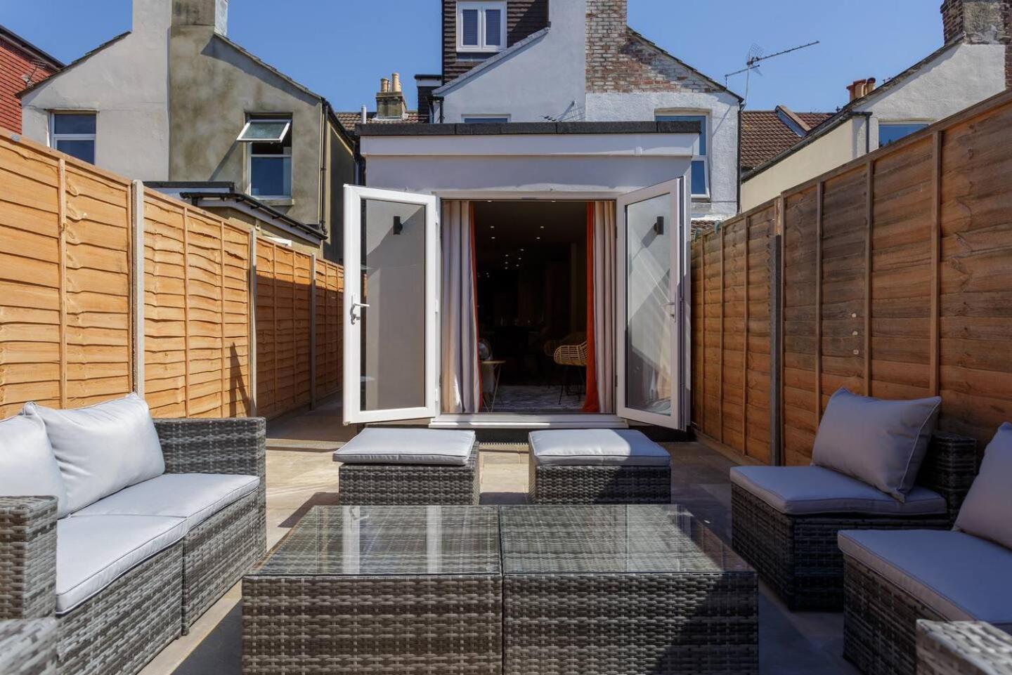 Beatrice Manor - Luxury 4 Bedroom House In Southsea, Casa de férias *