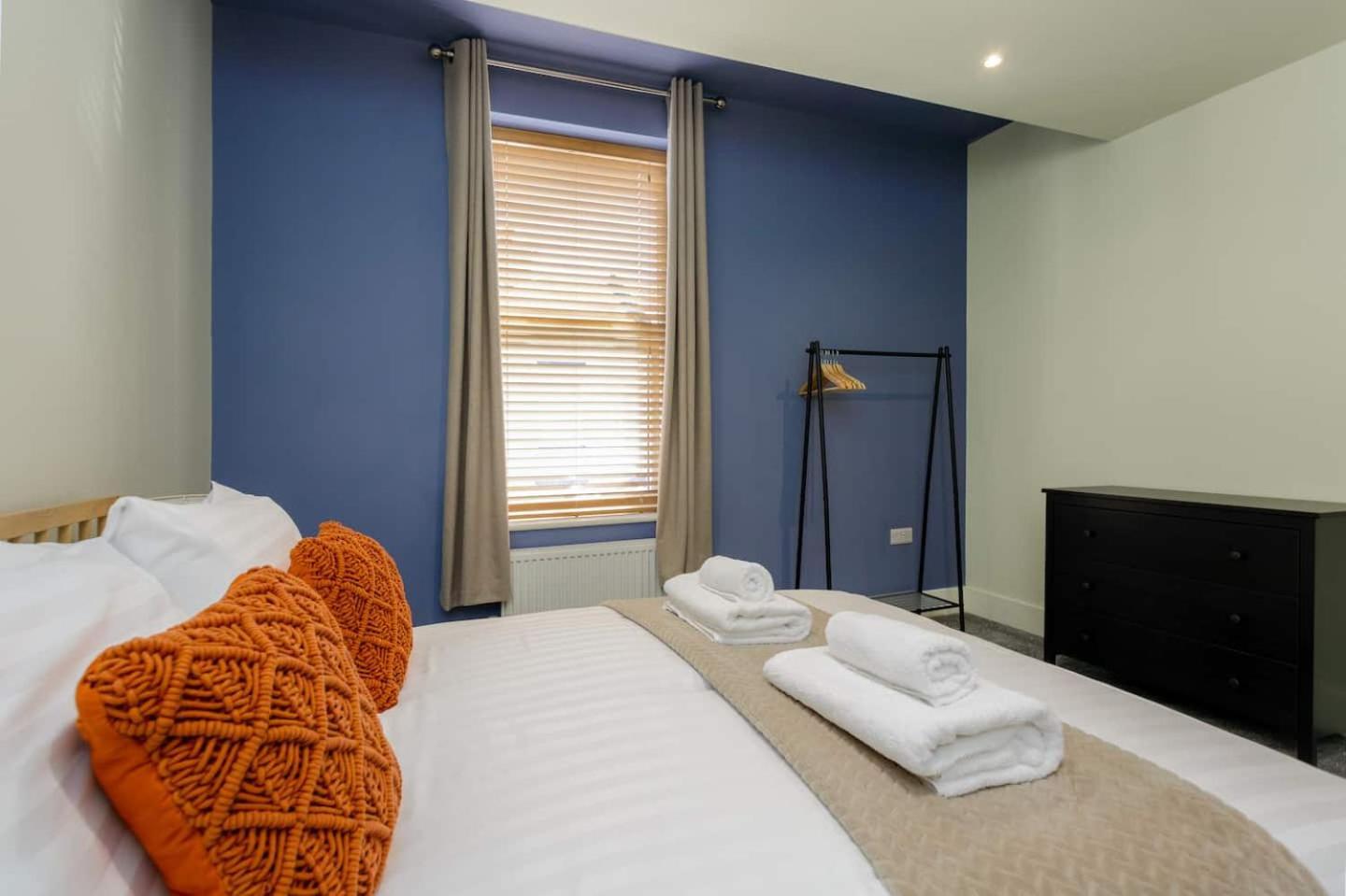 Beatrice Manor - Luxury 4 Bedroom House In Southsea, *