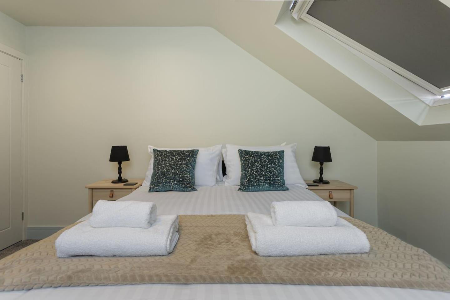 Beatrice Manor - Luxury 4 Bedroom House In Southsea, Casa de férias