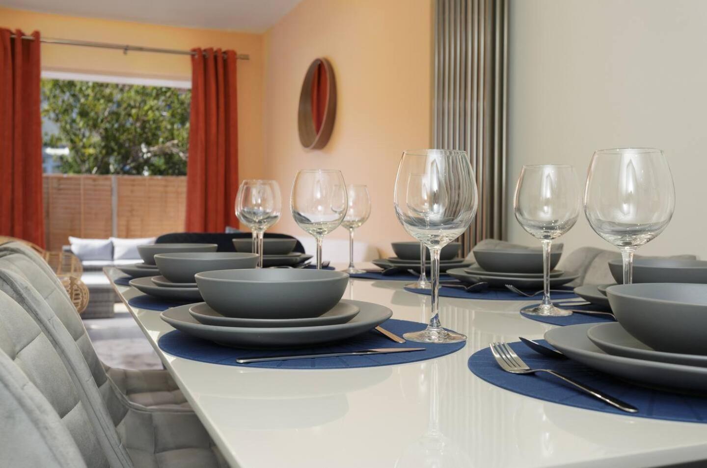 Holiday home Beatrice Manor - Luxury 4 Bedroom House In Southsea,