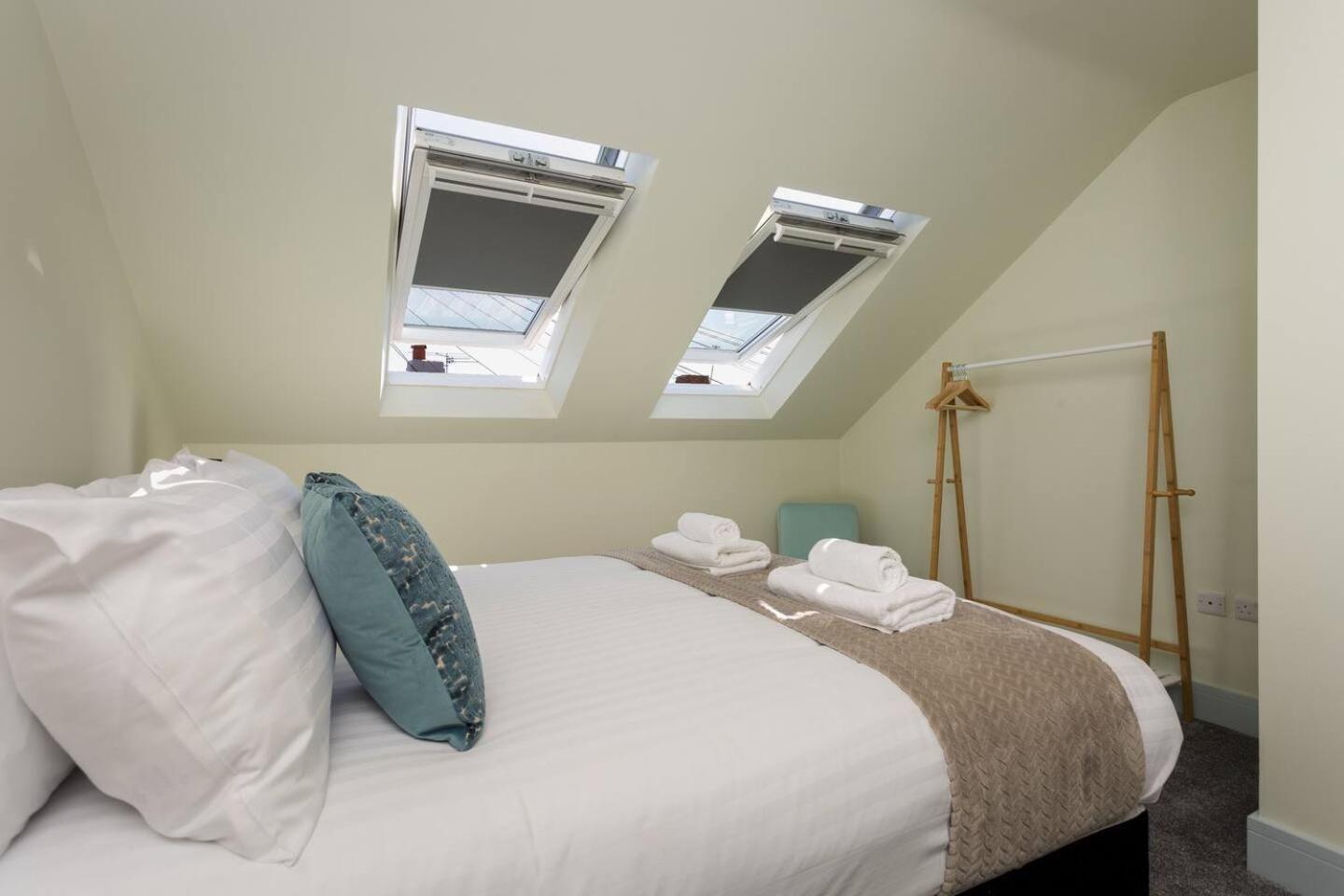 Beatrice Manor - Luxury 4 Bedroom House In Southsea, Casa de férias Portsmouth
