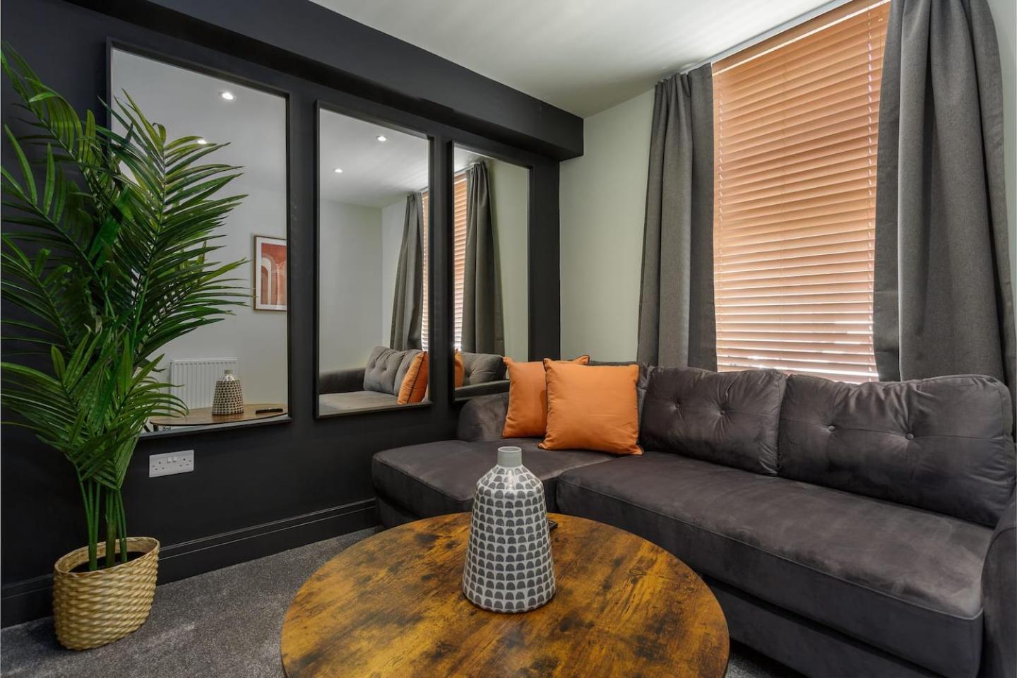 Beatrice Manor - Luxury 4 Bedroom House In Southsea, Casa de férias