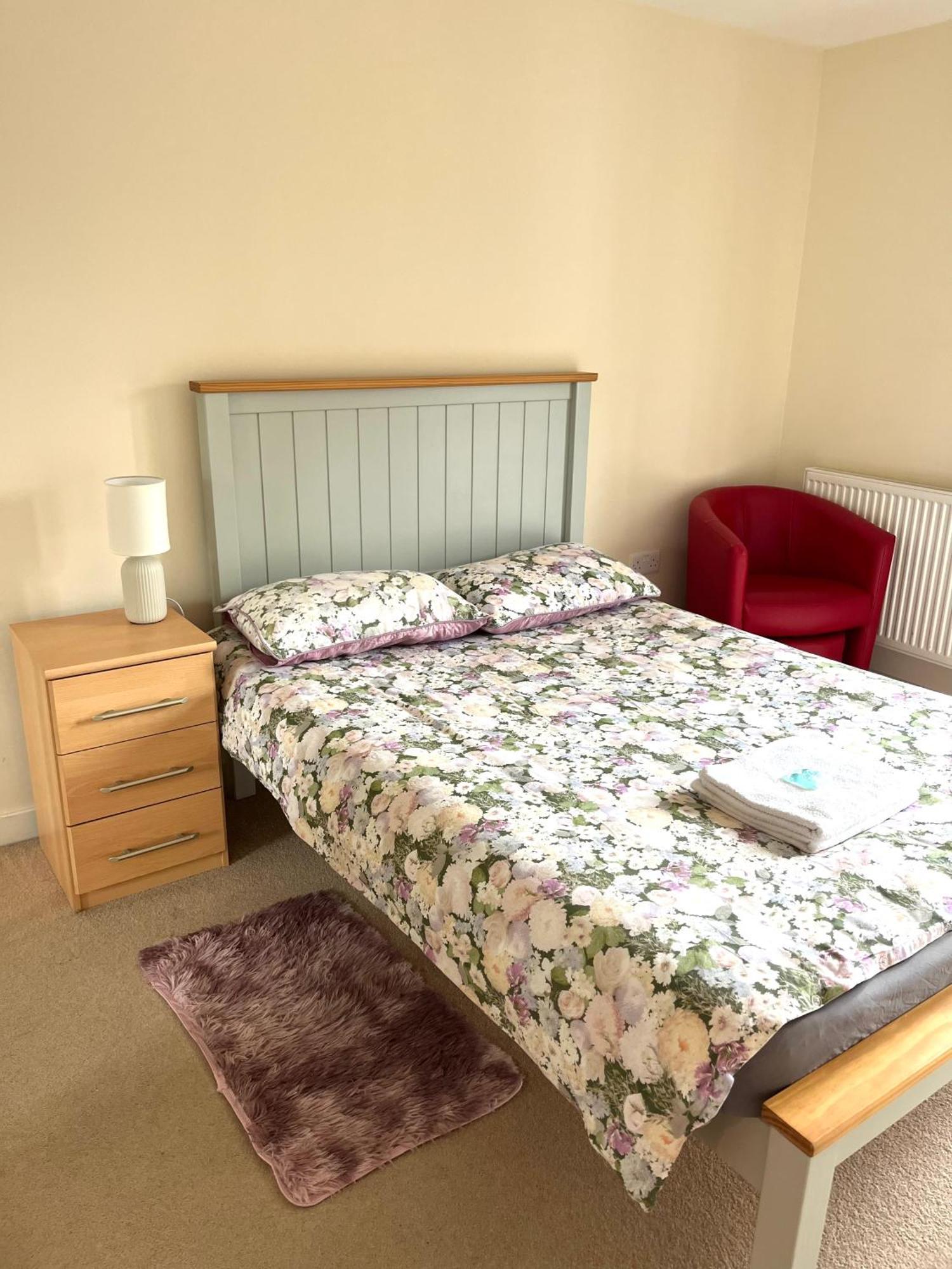 Spacious Two Bedrooms For Business And Apartment Portsmouth