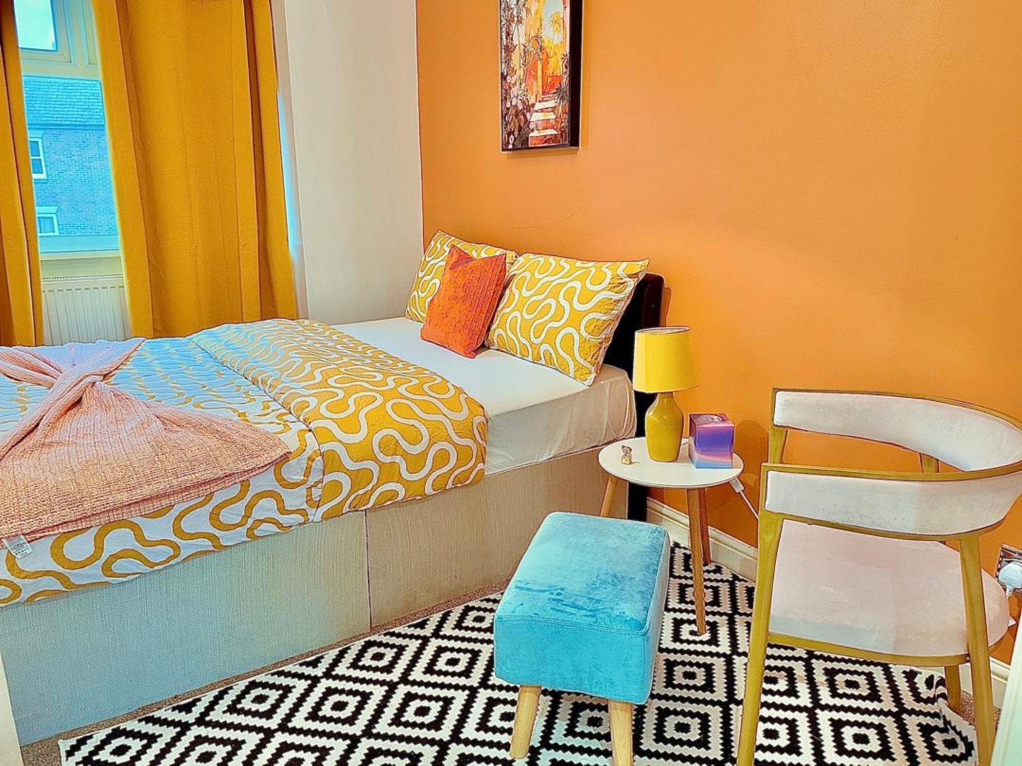 Kaly- Relaxing Garden, Central, Close Parking, Near Harbour Train Station, Gunwharf Quays, Southsea
