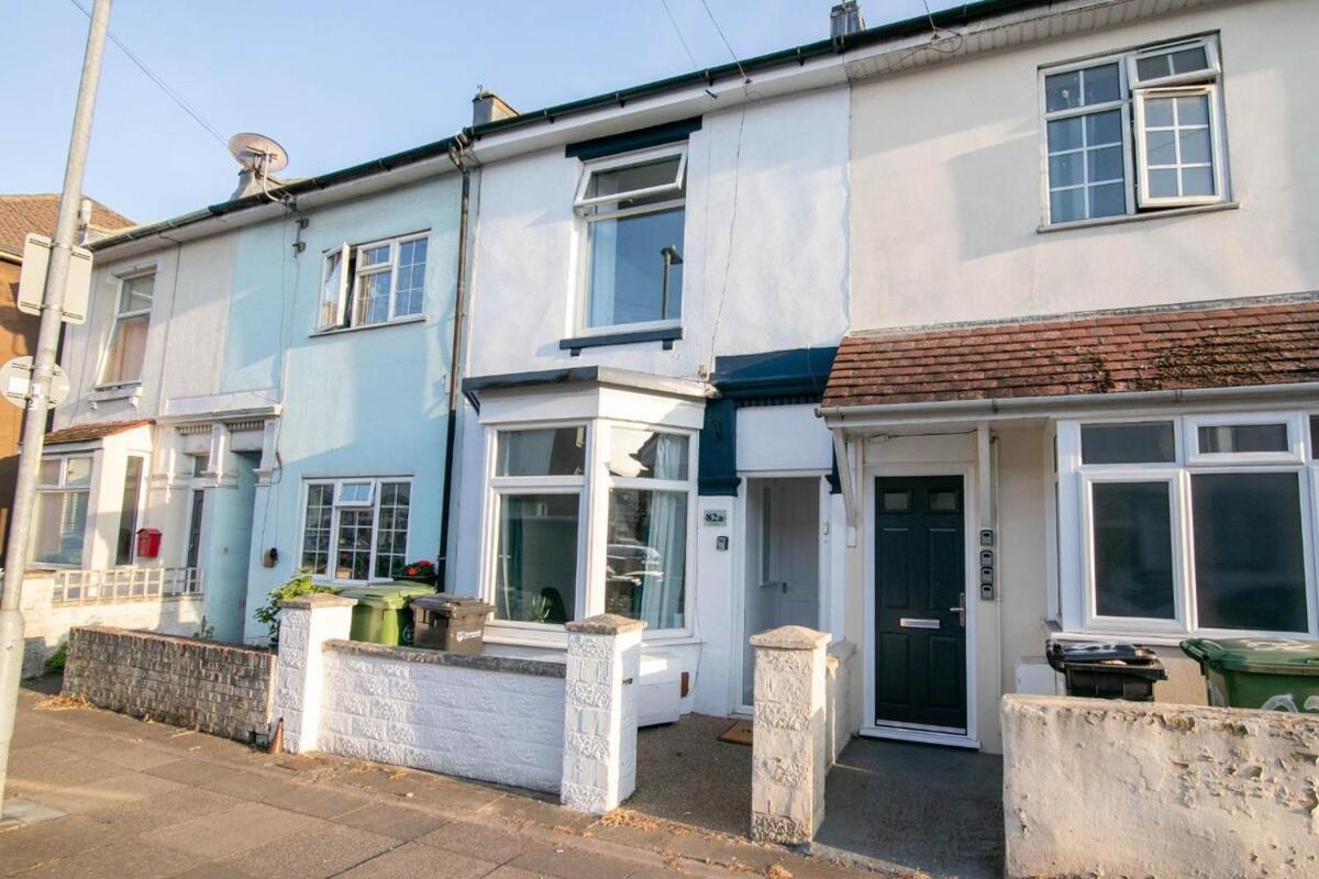 Holiday home 3 Bed Modern Home, Vibrant & Stylish, Sleep Upto 7 Portsmouth