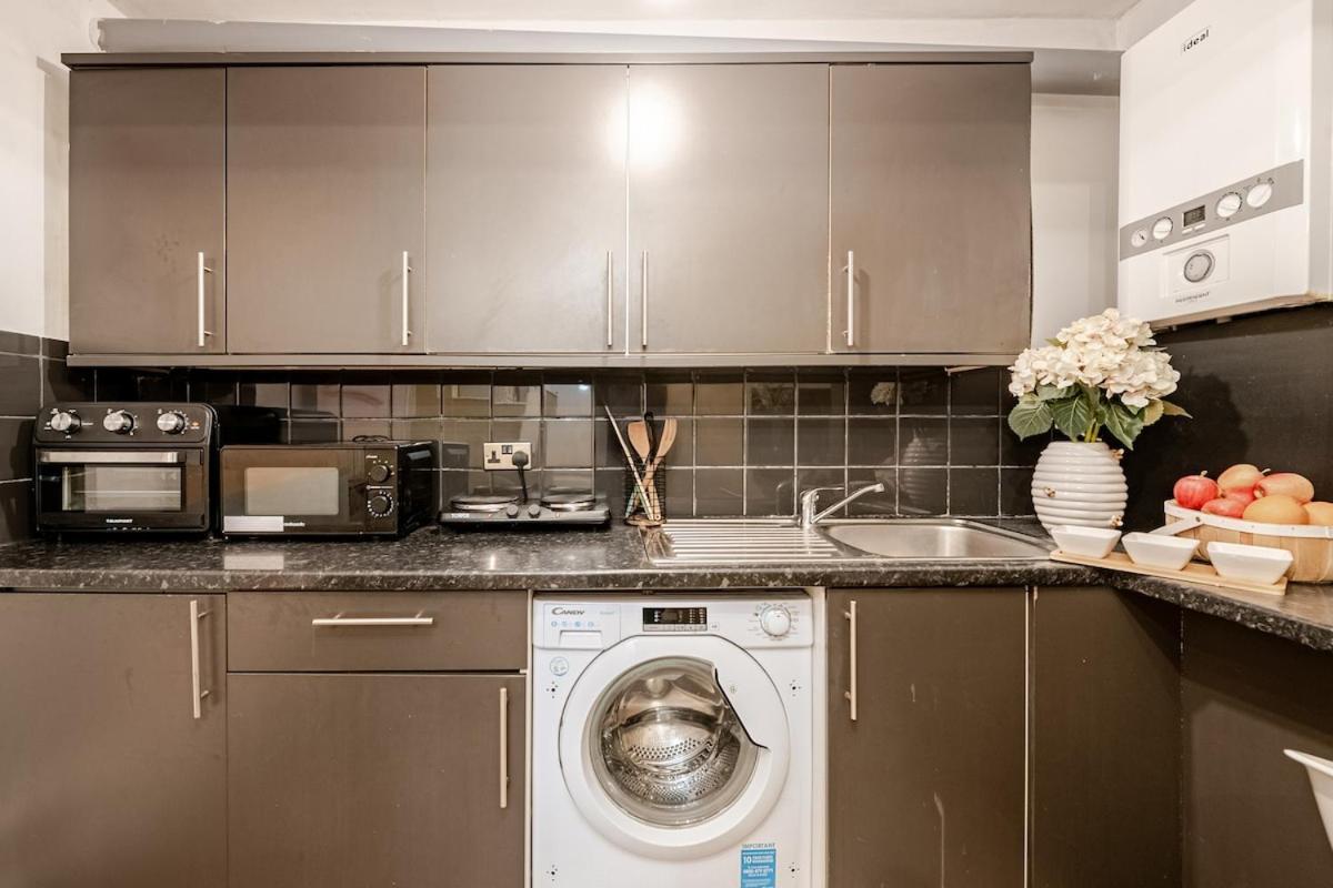 Apartment Colson - Best Find In Portsmouth, Sleeps 4, Centrally Located Near City Centre, Gunwharf And University *