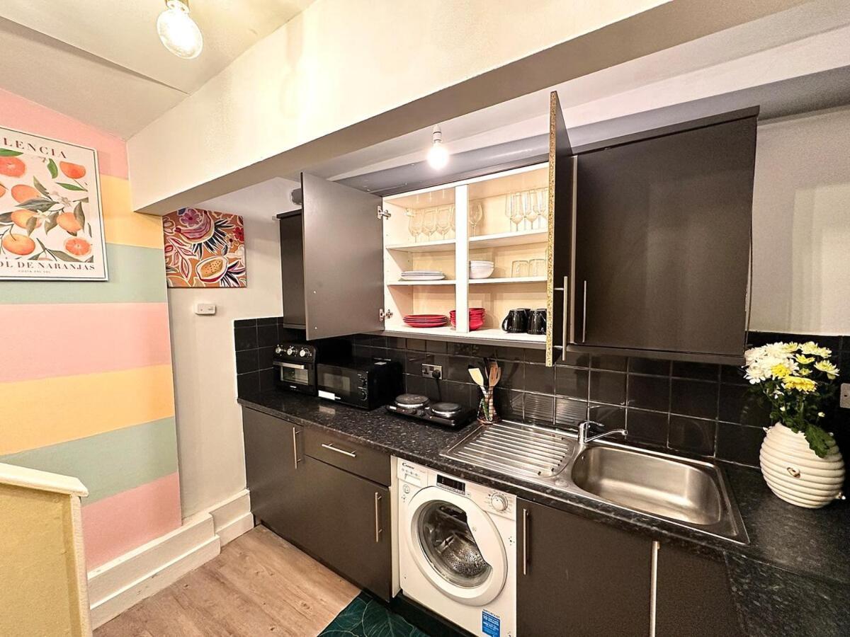 Colson - Best Find In Portsmouth, Sleeps 4, Centrally Located Near City Centre, Gunwharf And University *