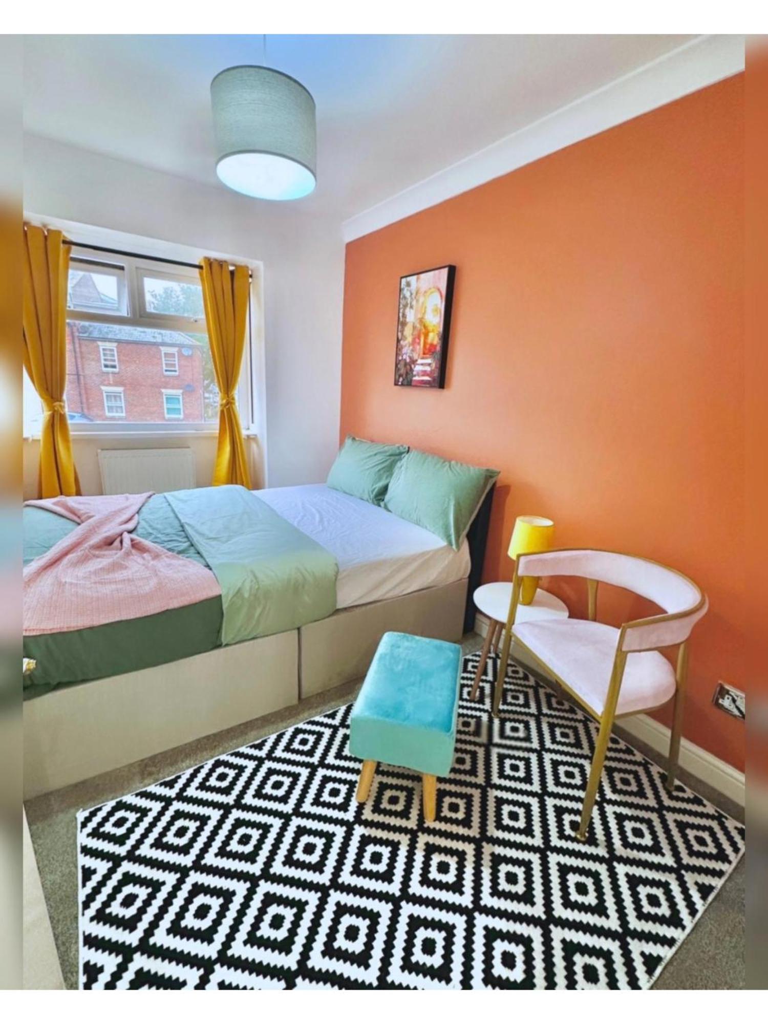 Charming 3-bedroom House With Garden In Portsmouth, Close Parking, Train Station & Gunwharf Holiday home Portsmouth
