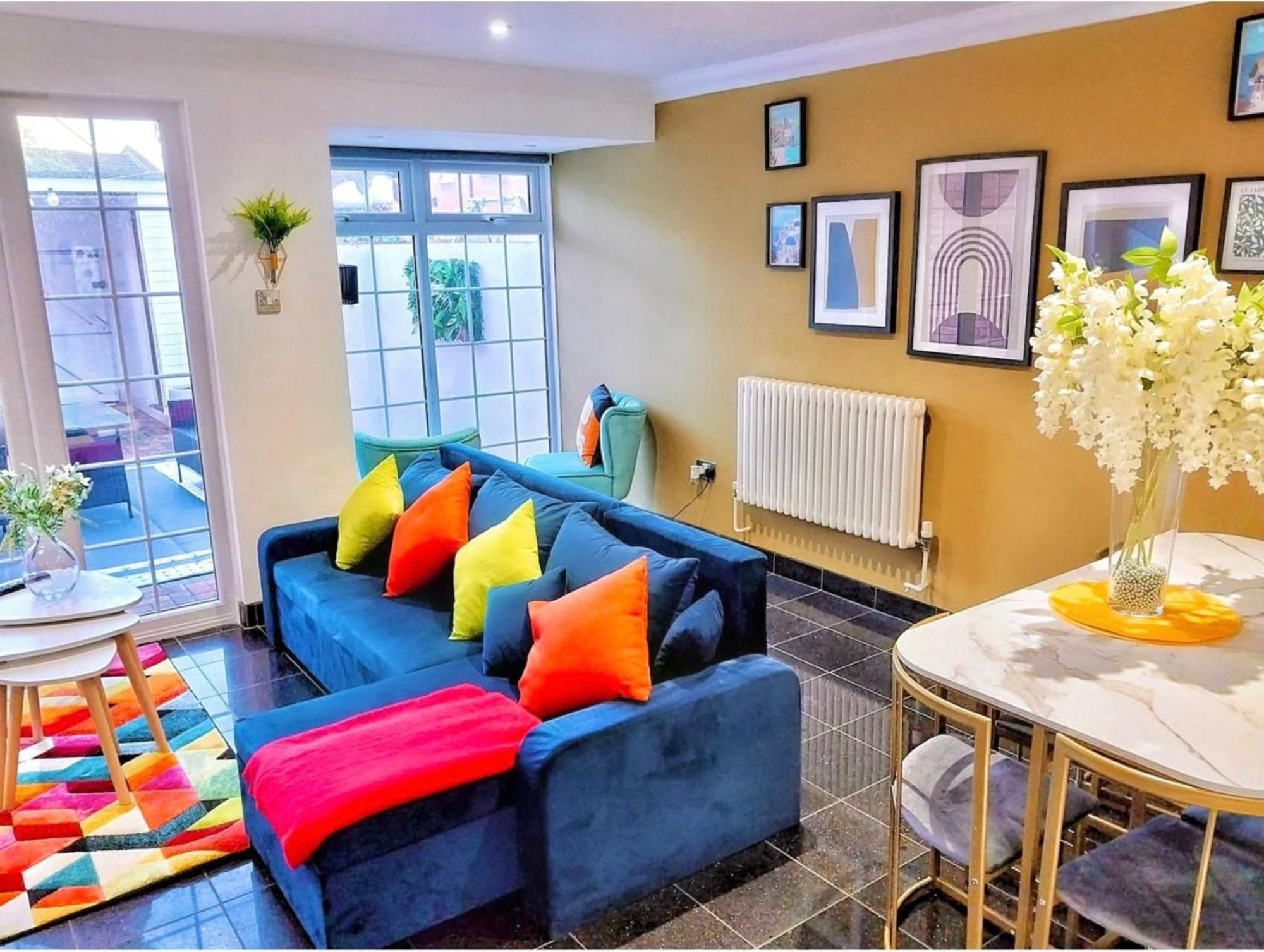 Charming 3-bedroom House With Garden In Portsmouth, Close Parking, Train Station & Gunwharf *
