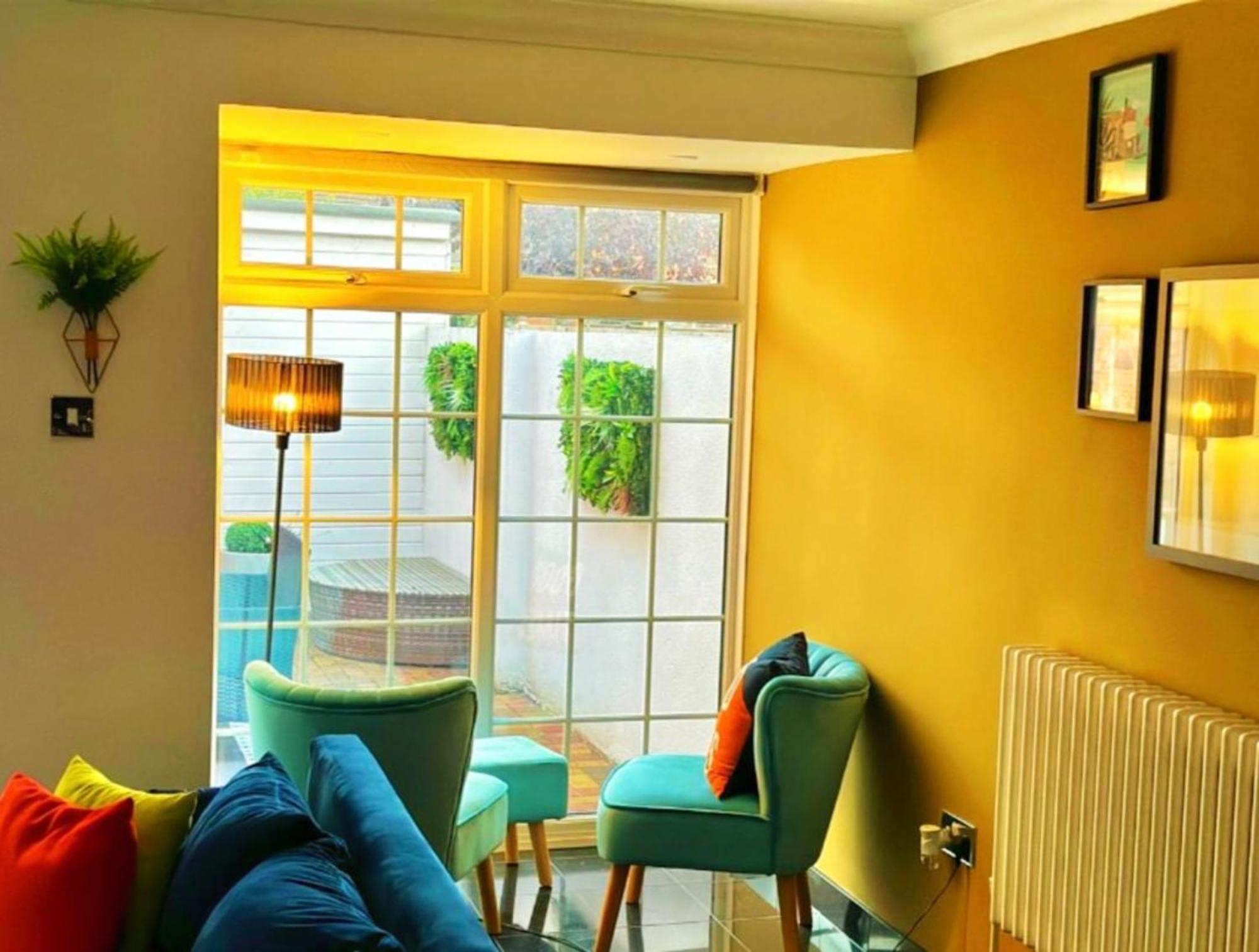 Charming 3-bedroom House With Garden In Portsmouth, Close Parking, Train Station & Gunwharf *