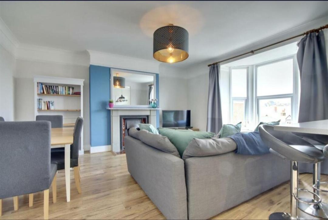 Lennox Lodge 2 *