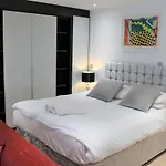 Work Rest And Stay At Gunwharf Quays
