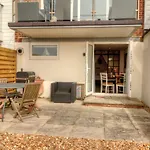 Pass The Keys Shore To Please - Sea Views And Beach Front Modern 1Bed Apt With Sofabed