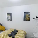 Open Mind Property - Southsea With Free Parking