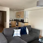Central Portsmouth Seaside Serenity Modern 2-Bed Flat In Southsea