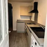 Southsea Three Bedroom Home With Hot Tub