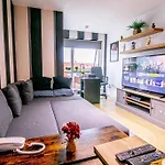 Stunning Flat At Gunwarf Quays