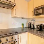 Stunning Flat At Gunwarf Quays