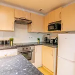 Stunning Flat At Gunwarf Quays