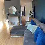 The Clock Tower Apartment - Spacious, Modern, 2 Bed Room Apartment , Southsea With Free Parking - Sleeps 4