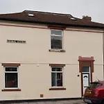 Open Mind Property - 4 Beds & Free Parking