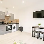 Contemporary 3 Bed Apartment In Southsea
