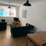 Beautiful 2-Bed House In Portsmouth