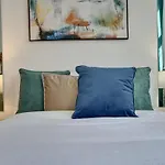 Aylward Apartments S16, Near City Centre And Gunwharf Quays