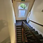 The Green Light House Studio 24 - Free Private Parking