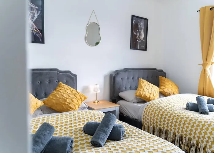 Open Mind Property - Southsea With Free Parking