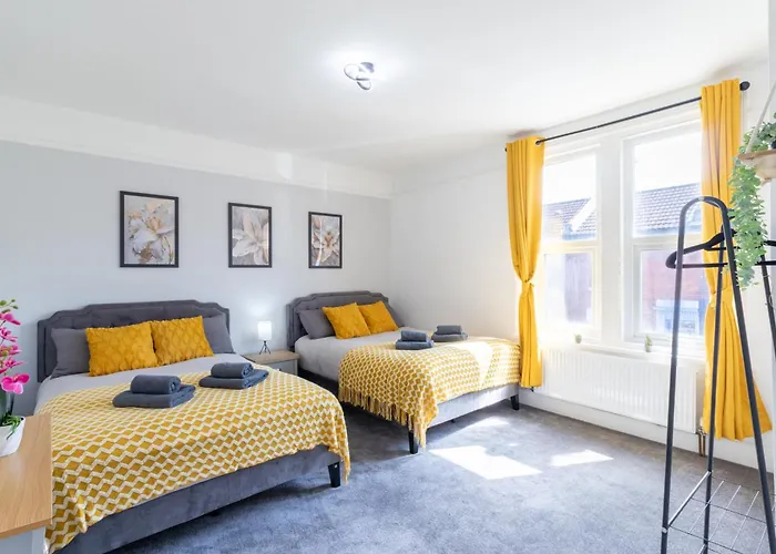 Open Mind Property - Cosy Home - 6 Beds & Parking