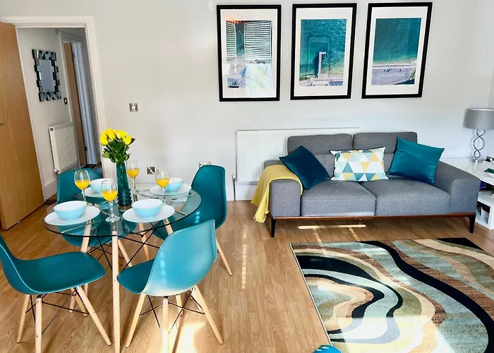 Between Beach & Shops - Private Parking En-Suite