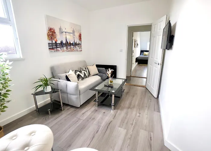 Ground Floor 2 Bedroom Apartment Southsea - Free Parking