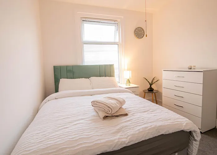 3 Bed Stylish & Spacious Home, Sleep Up To 7Ppl